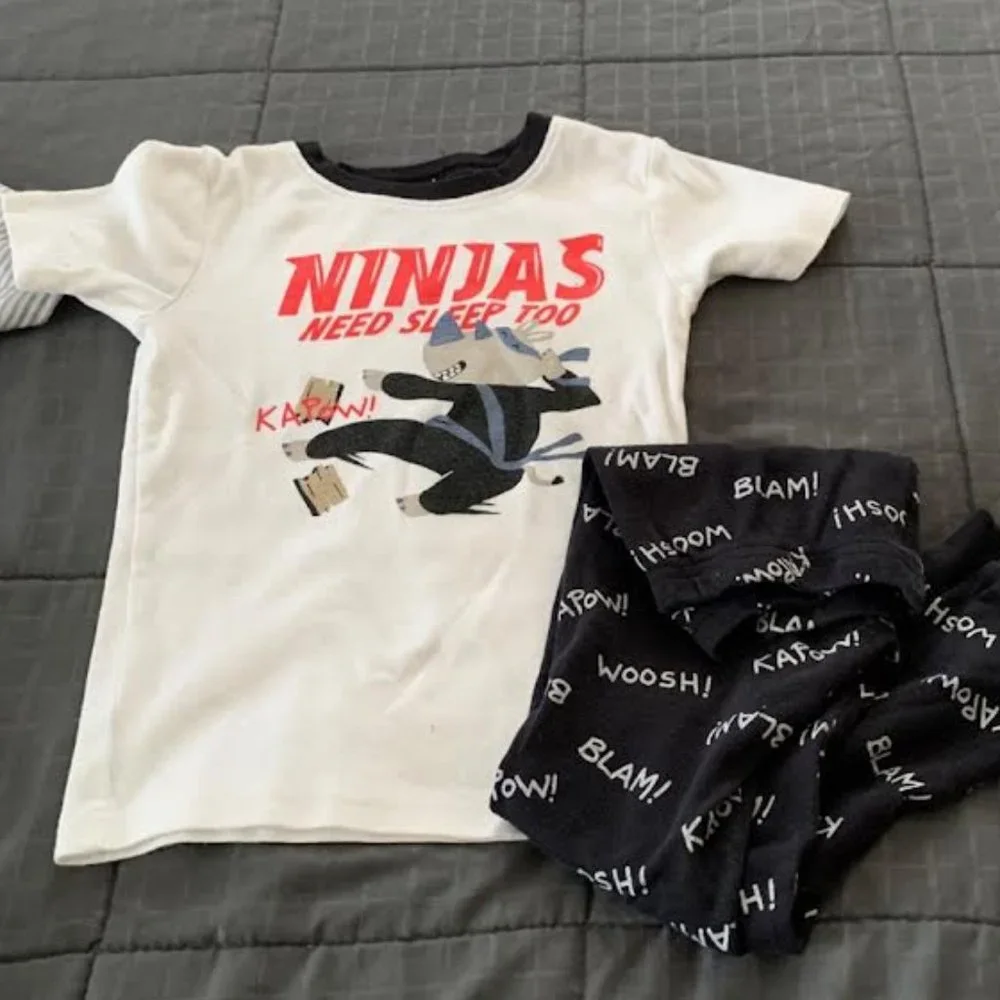Carters 5t Two sets of pajamas